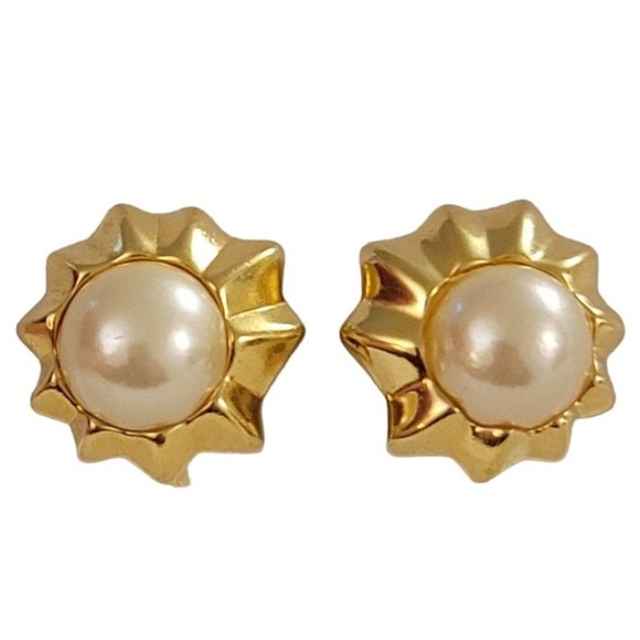 Trifari Crown Over T Gold Tone Starburst Center Faux Pearl Clip On Earrings K992 - Picture 3 of 11